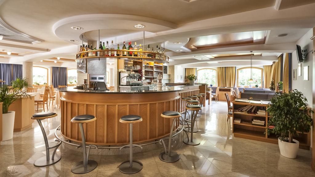 Hotel Bischofhof - Bistro Jasmin คีอูซา ภายนอก รูปภาพ